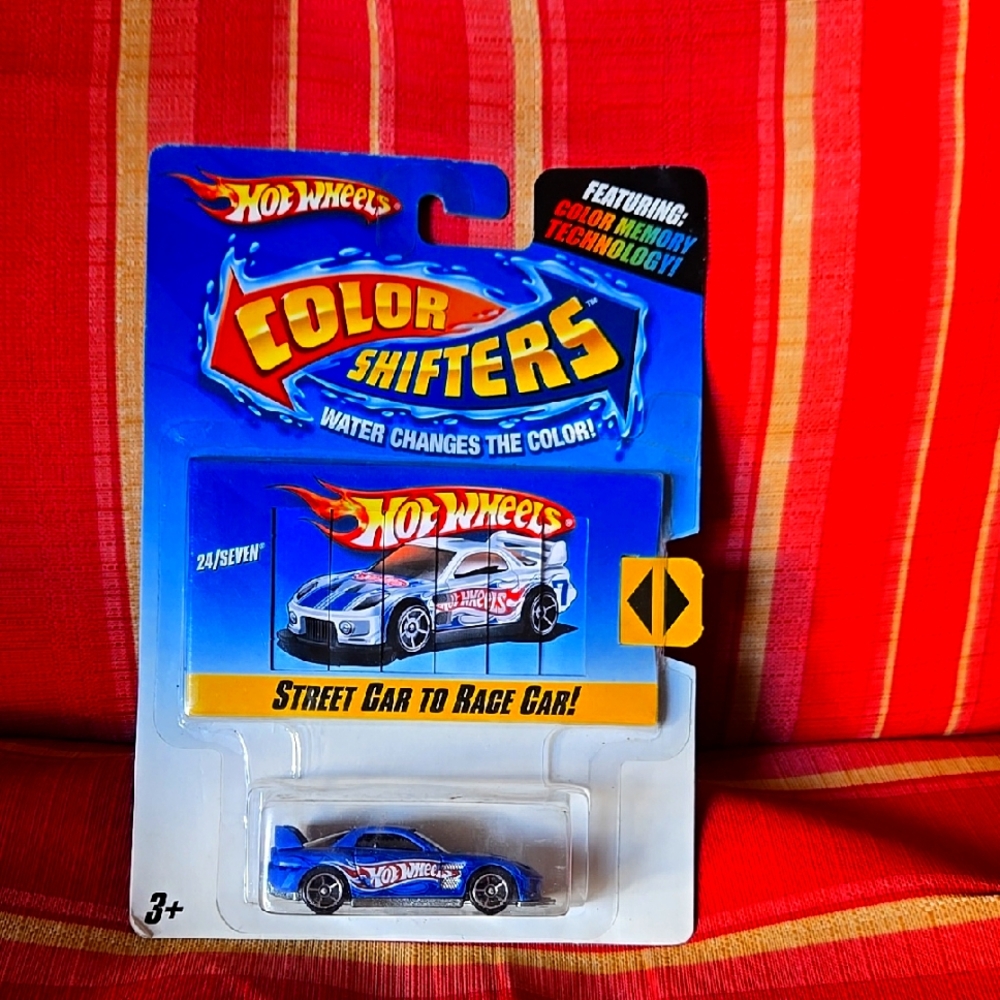 Hot Wheels Color Shifters Blue Silver Color Shift Car NIP
